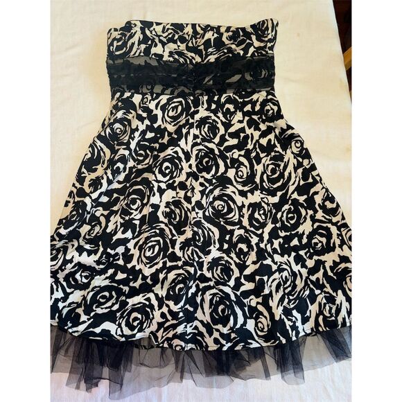 Forever 21 Strapless Black & White Floral Mini Dress Size S Party Prom Wedding - Picture 2 of 4